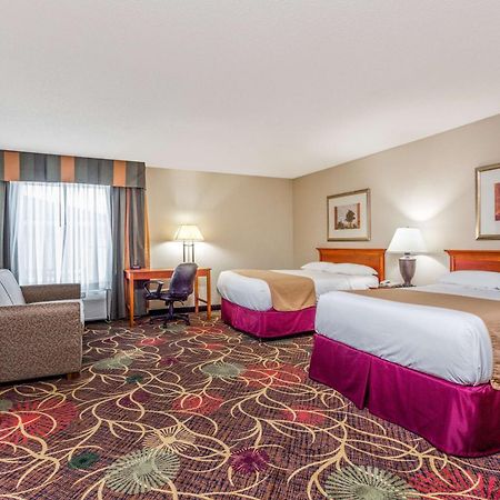 Baymont By Wyndham Cornelia Hotel Exterior photo