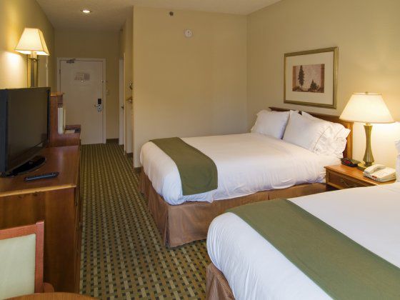 Baymont By Wyndham Cornelia Hotel Room photo