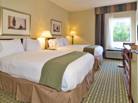 Baymont By Wyndham Cornelia Hotel Room photo