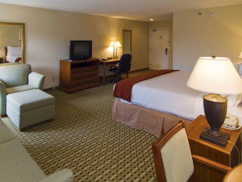 Baymont By Wyndham Cornelia Hotel Room photo