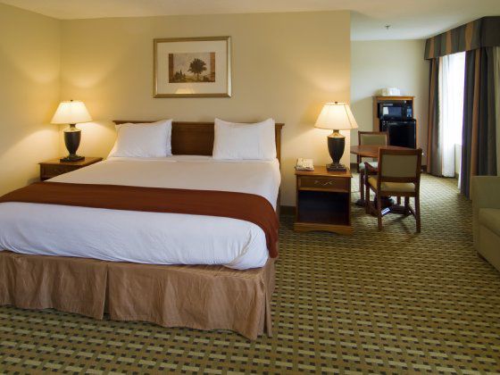Baymont By Wyndham Cornelia Hotel Room photo