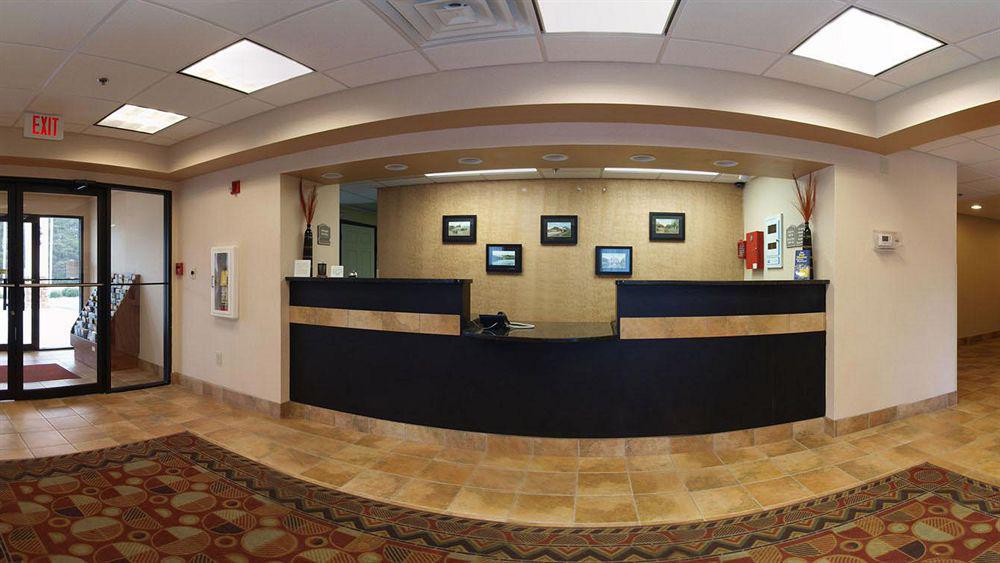 Baymont By Wyndham Cornelia Hotel Exterior photo